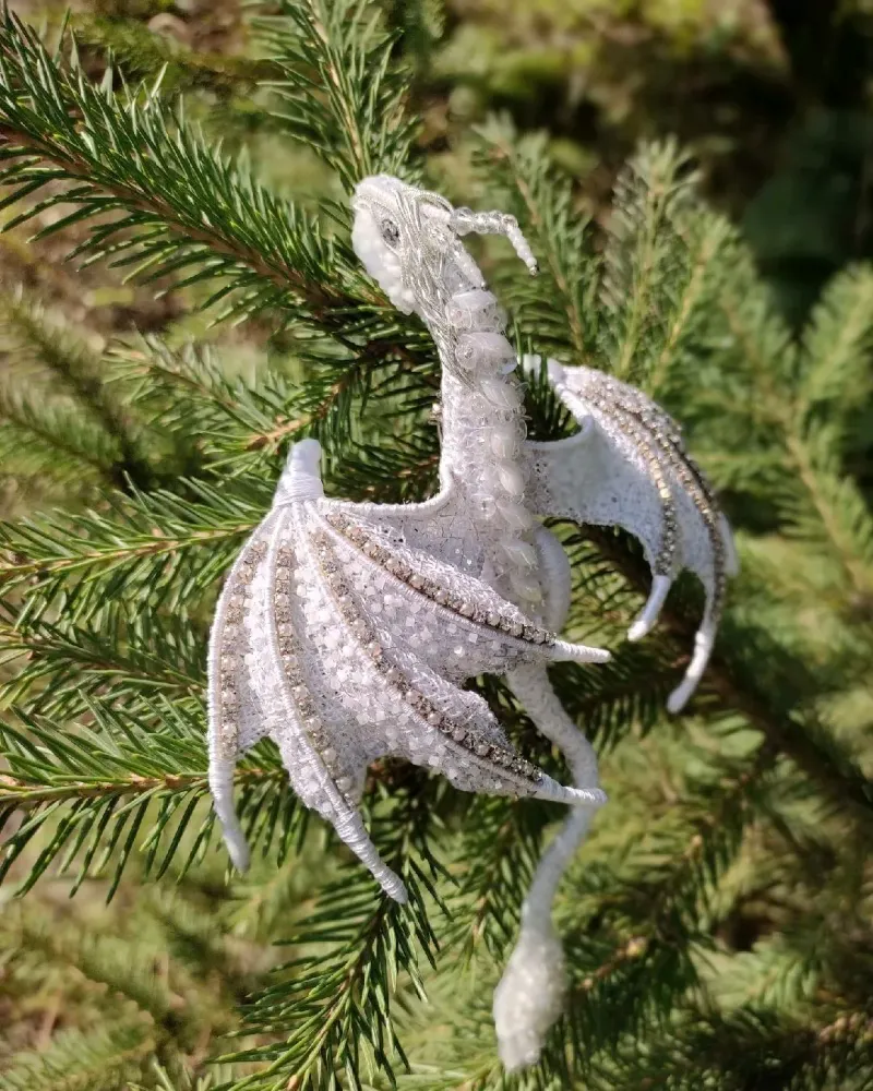 Брошь «Ice Dragon», белая — Основной