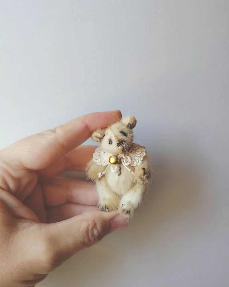 Коричневый миниатюрный мишка