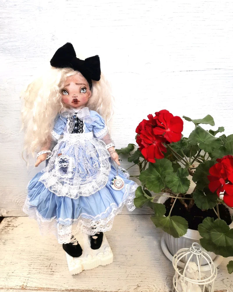 Интерьерная кукла Алиса в зазеркалье