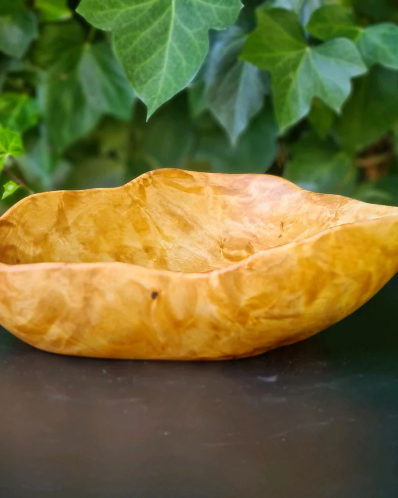 Сердцевидное блюдо из сувеля берёзы