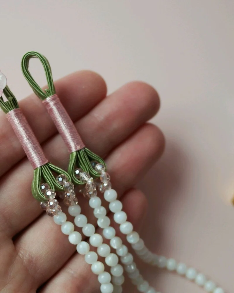 Сет: чокер из перламутра с овечкой + серьги с чайниками и цветочками — Сет: чокер из перламутра с овечкой