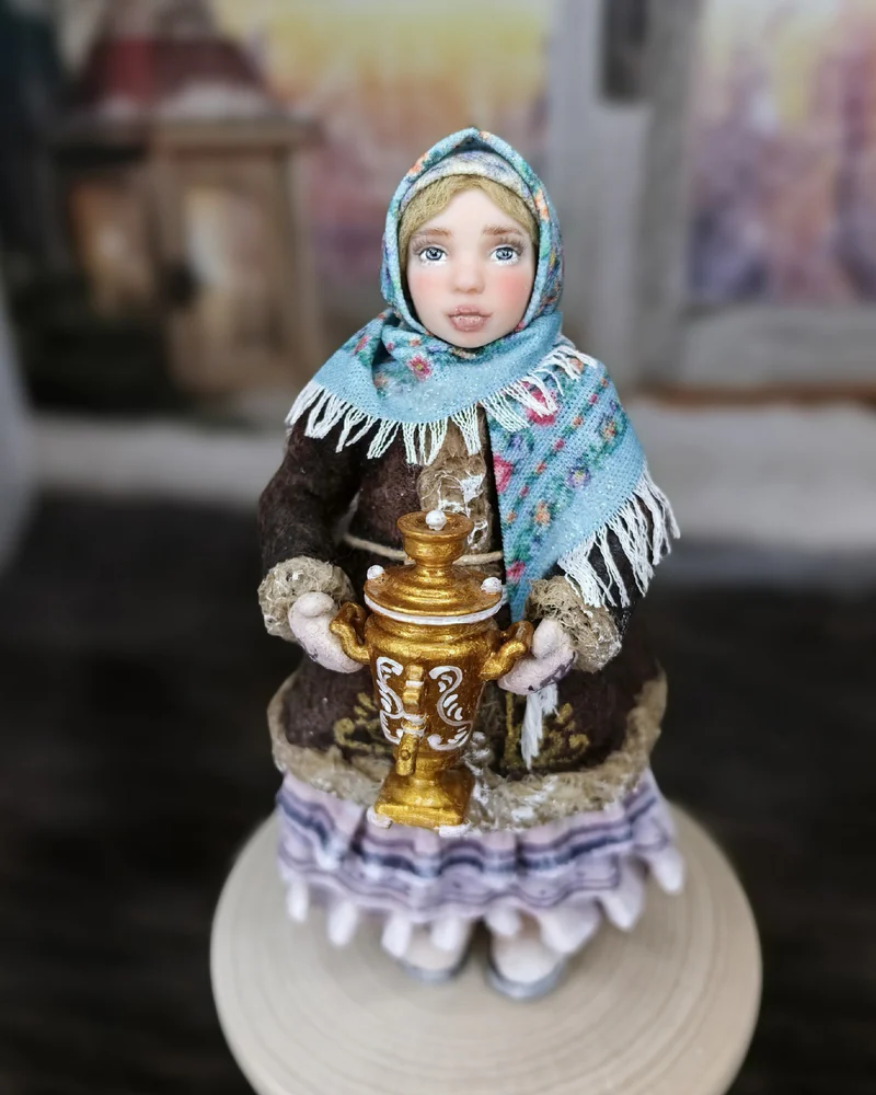 Ватный сувенир "Девушка с самоваром"