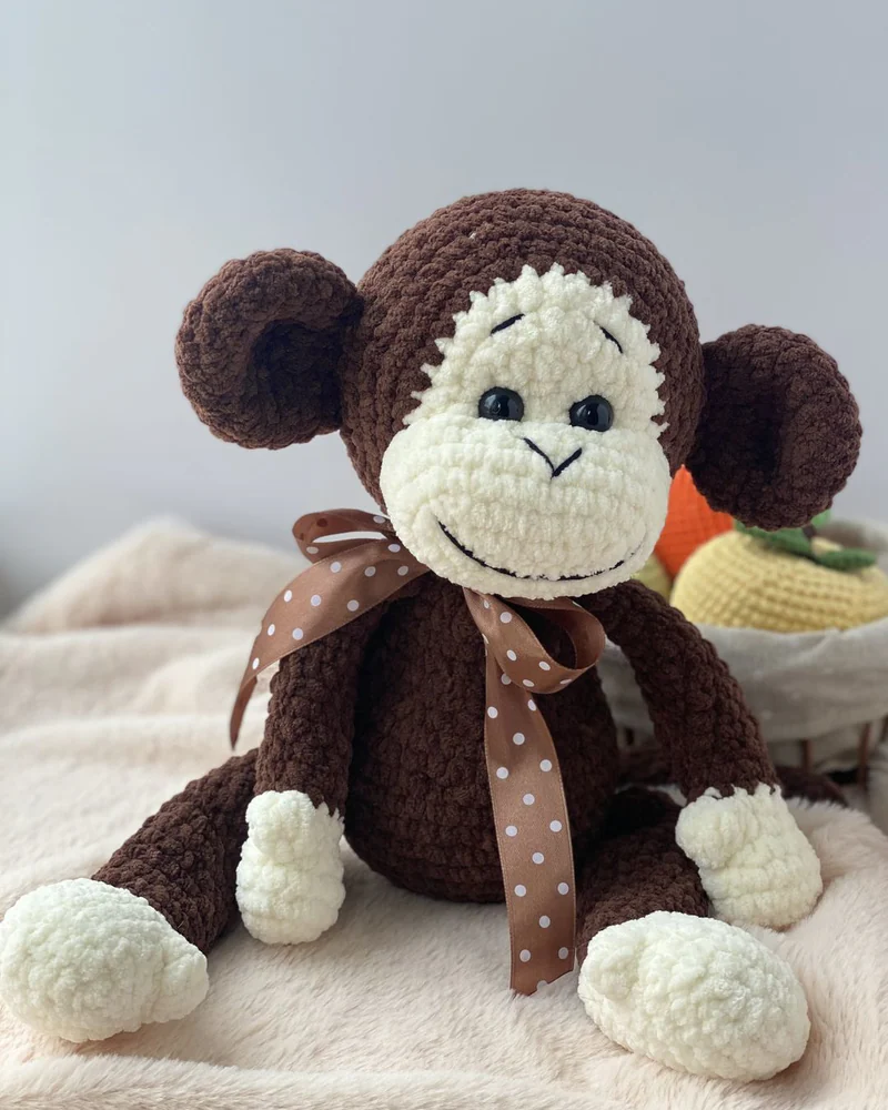 Вязаная коричневая обезьянка амигуруми