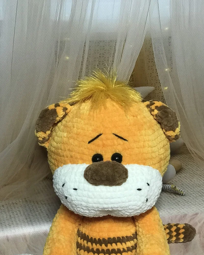 Вязаный оранжевый тигрёнок