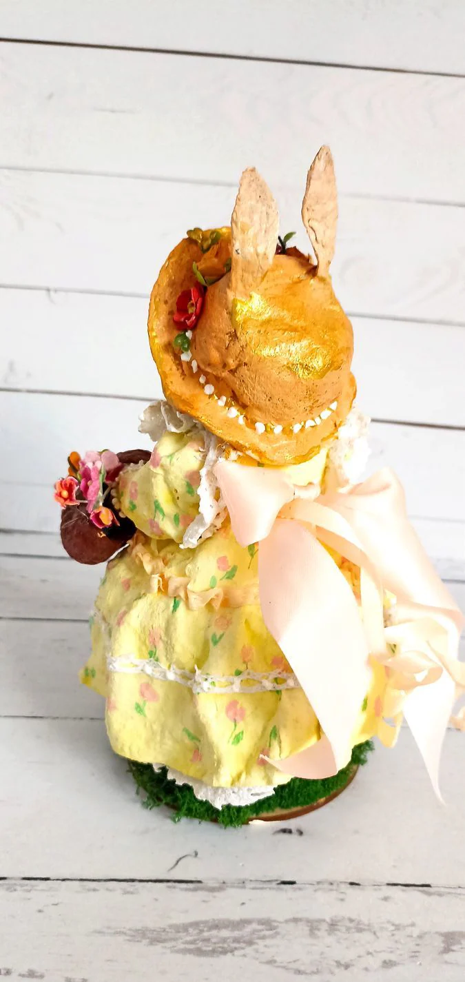 Крольчиха с корзинкой
