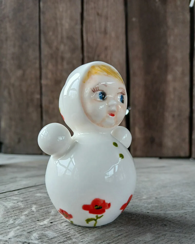 Неваляшка — расписная статуэтка