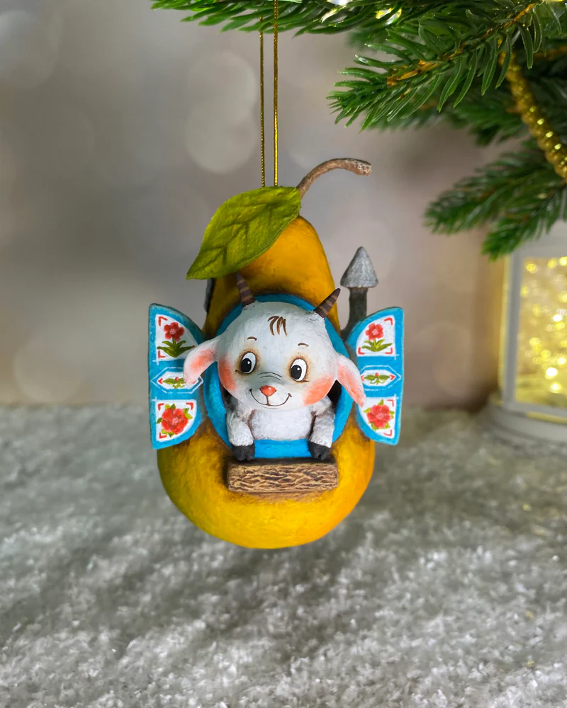 Ёлочная игрушка «Козлик в груше»
