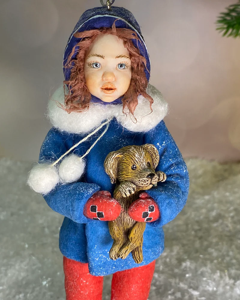 Ёлочная игрушка «Девочка варежка»