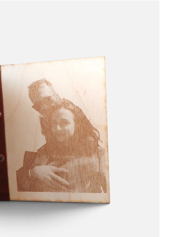 Деревянная фотооткрытка-книжка