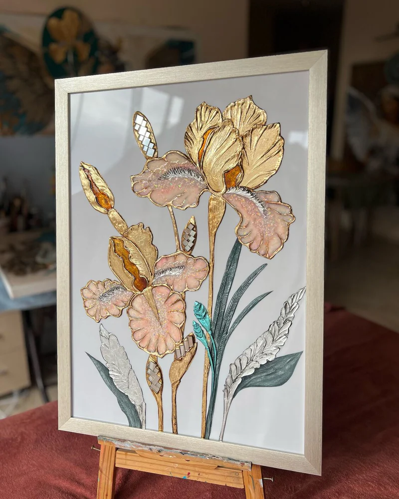 Картина «Ирисы», 50×70 см, на молочном фоне