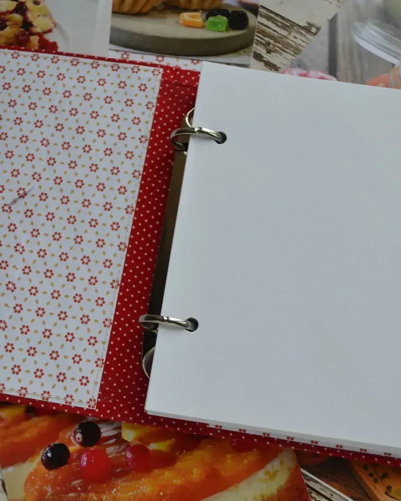Кулинарная книга для рецептов на кольцах 13×16 см — Красная в клетку