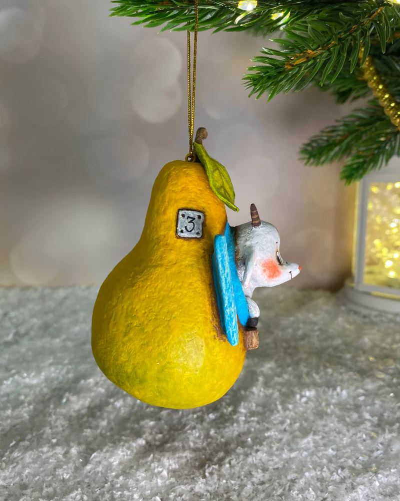 Ёлочная игрушка «Козлик в груше»