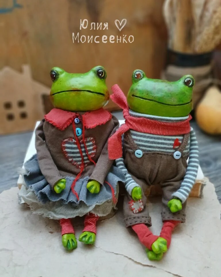 Лягушка-Квашка Пиппа, игрушка в смешанной технике