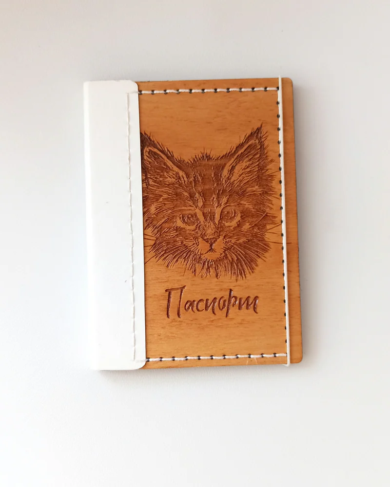 Обложка на пасопрт деревянная "Кошка"