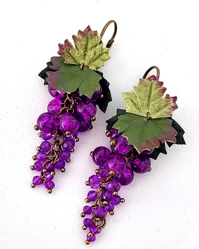 Серьги из кожи и бусин Виноград (лайт) фиолетовый лиловый зеленый