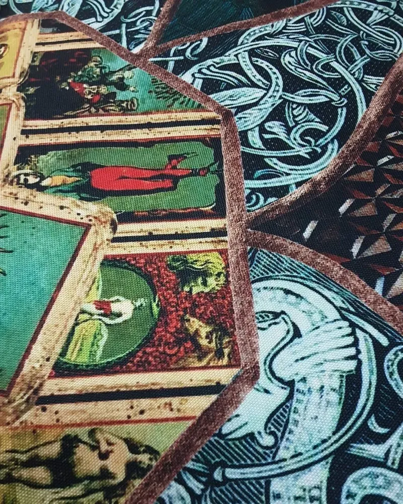 Скатерть «Ожившие книги» — 145 × 145 см