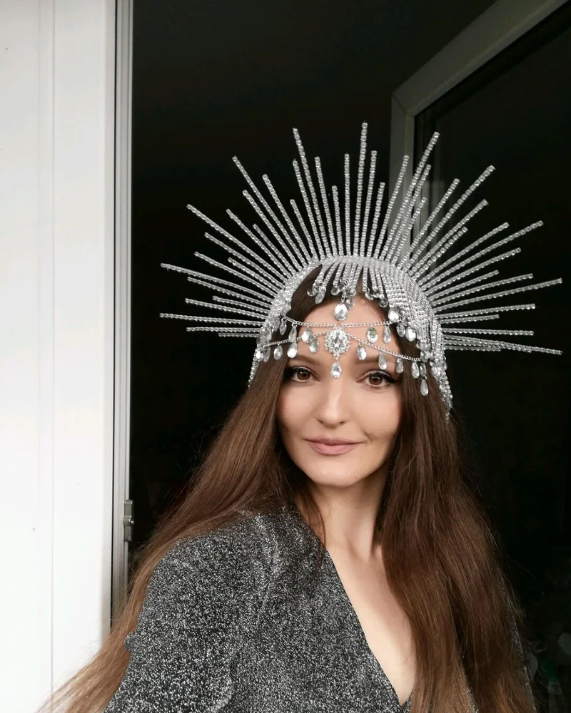 Серебряная корона с тикой — Серый