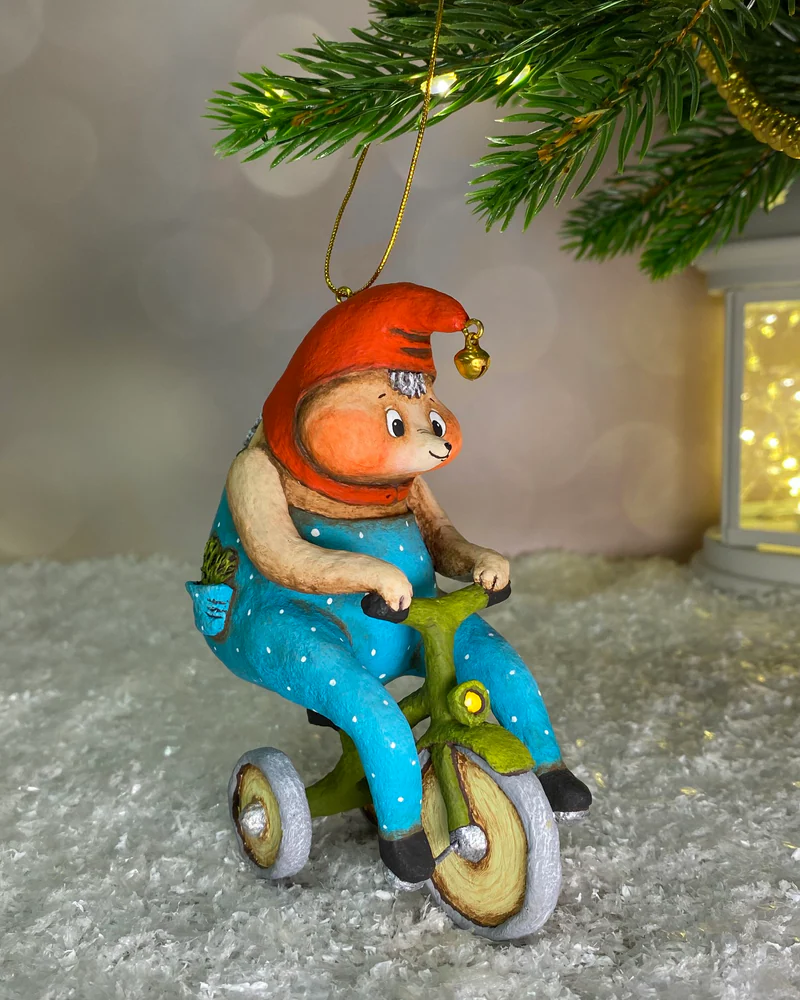 Ёлочная игрушка «Ежик на велосипеде»