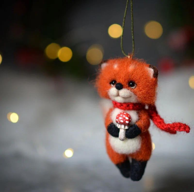 Ёлочная игрушка Лиса с мухомором