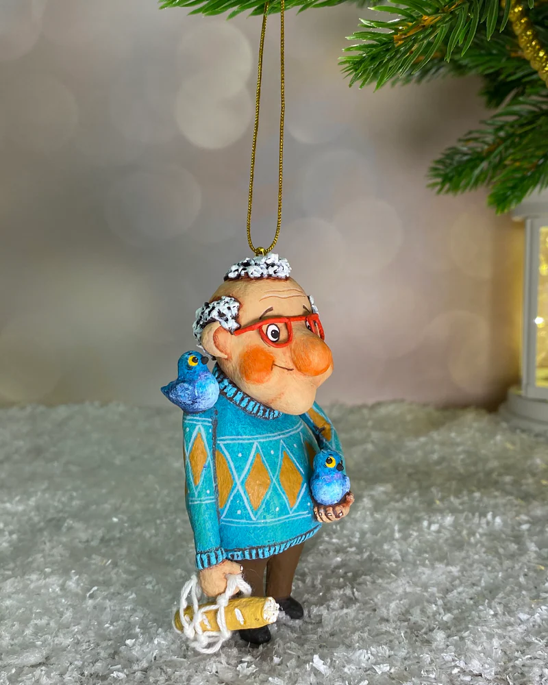 Ёлочная игрушка «Дед с голубем»