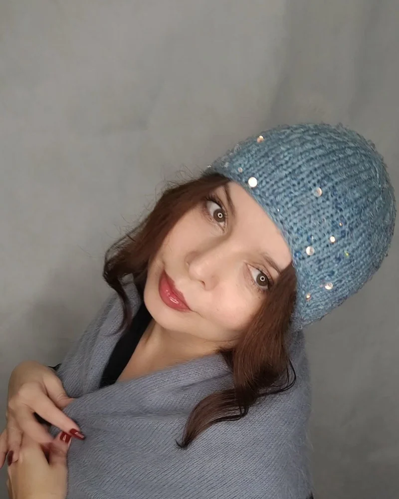 шапка с пайетками