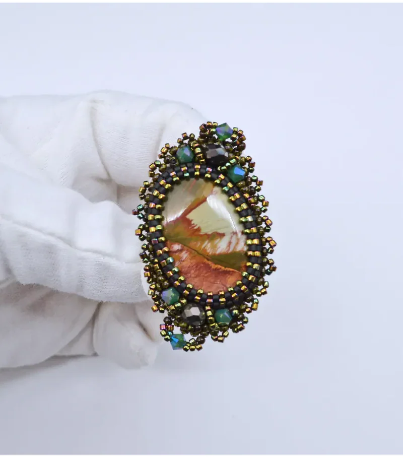 Брошь ручной работы с яшмой и Swarovski