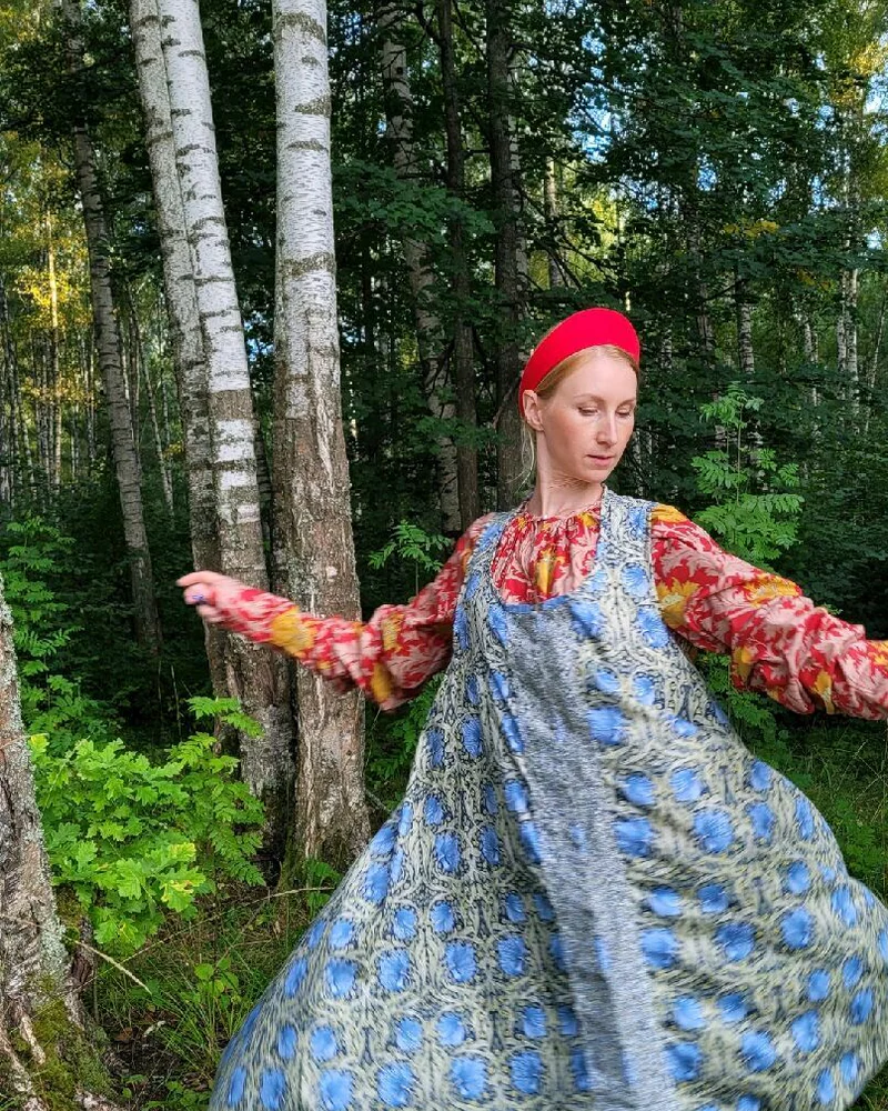 Костюм с сарафаном и долгорукавкой, разноцветный