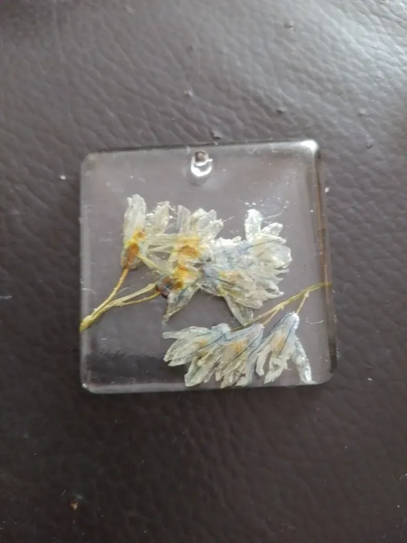 Кулон из эпоксидной смолы «Квадрат»