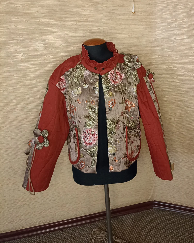 Душегрейка с объёмными цветами