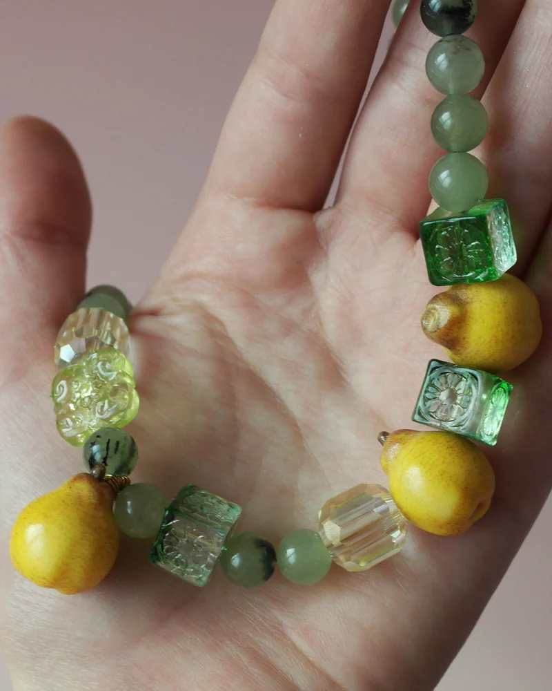 Сет: ожерелье из пренита + серьги с грушами и кубиками — Сет: ожерелье из пренита + серьги