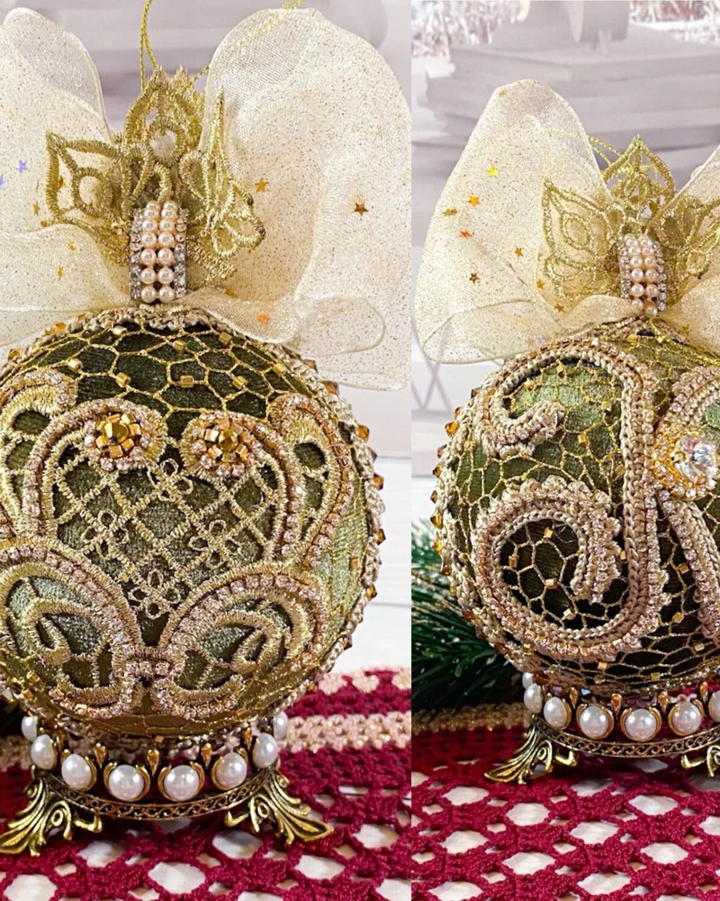 Именной бархатный ёлочный шар крючком, оливковый — Основной