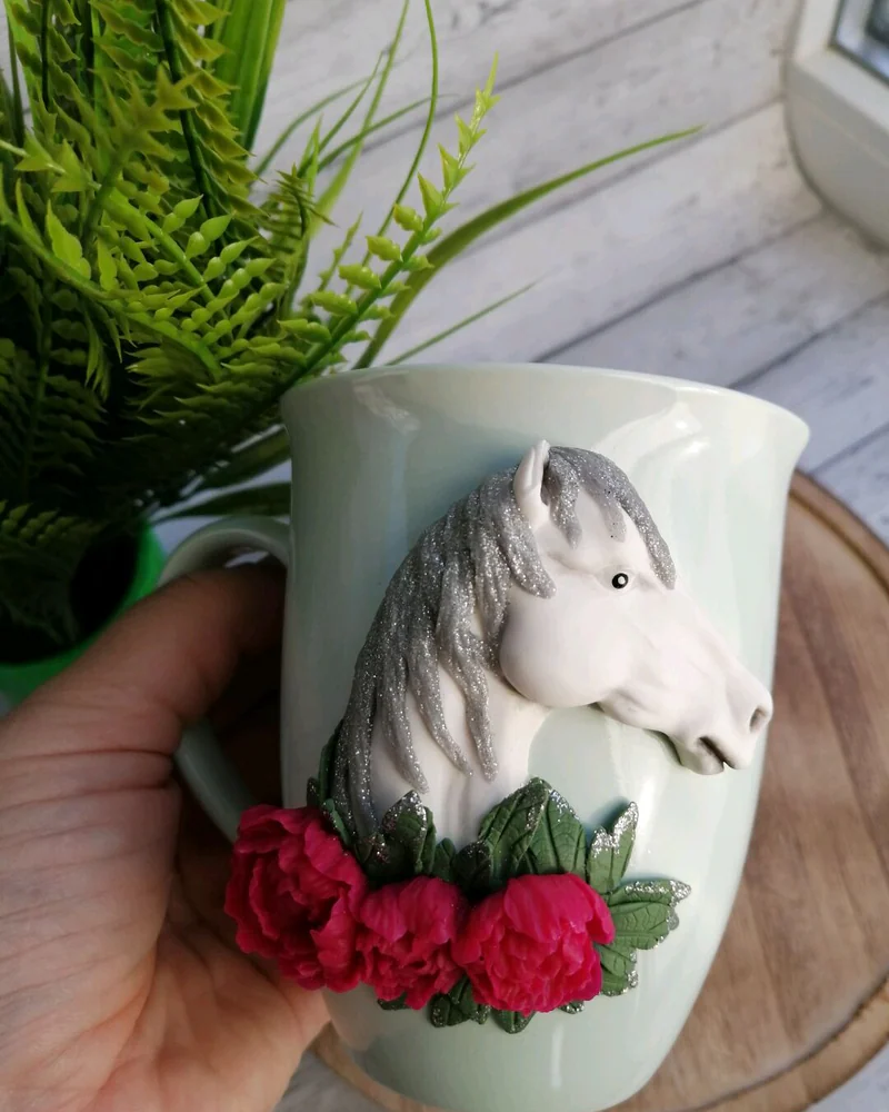 Кружка с лошадью и пионами