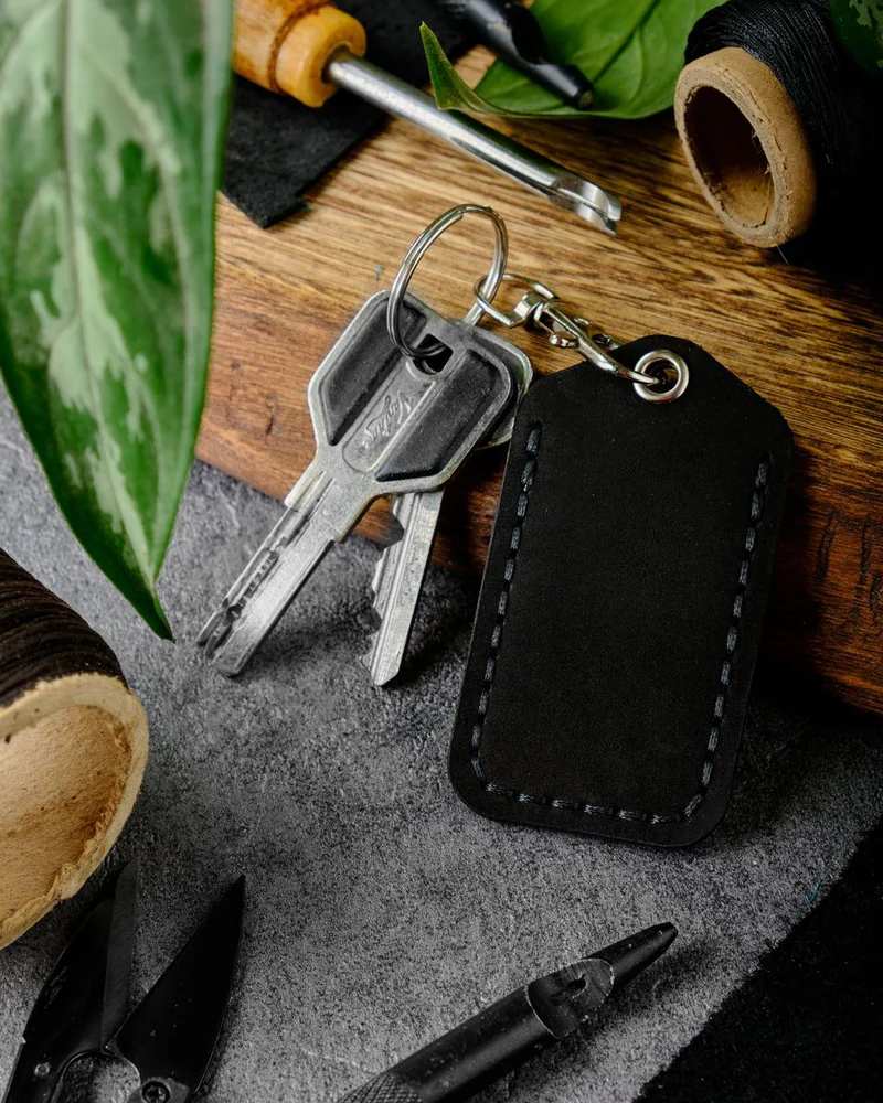Брелок-чехол для ключей из натуральной кожи HELFORD Smart чёрный