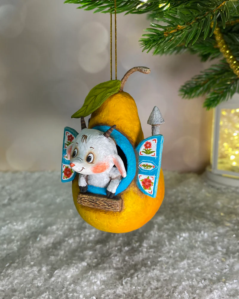 Ёлочная игрушка «Козлик в груше»