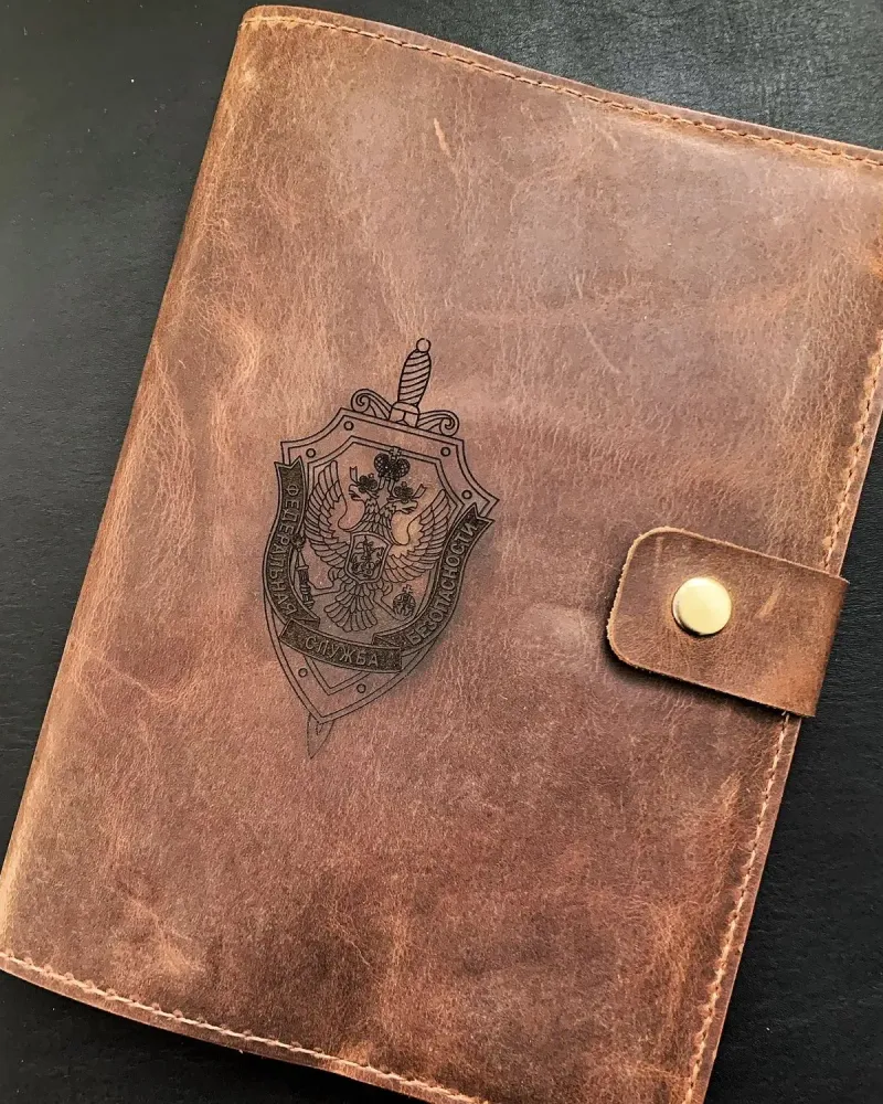 Обложка для ежедневника и портмоне с гравировкой — Коричневый