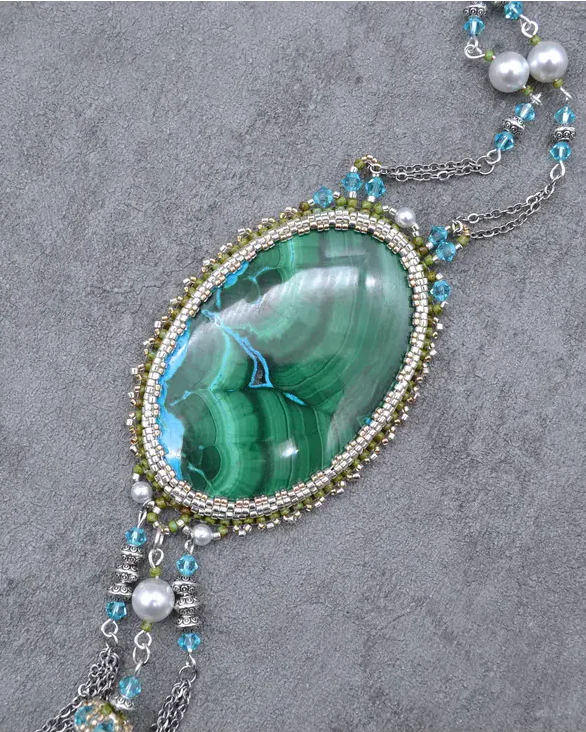 Кулон ручной работы с малахитом и Swarovski