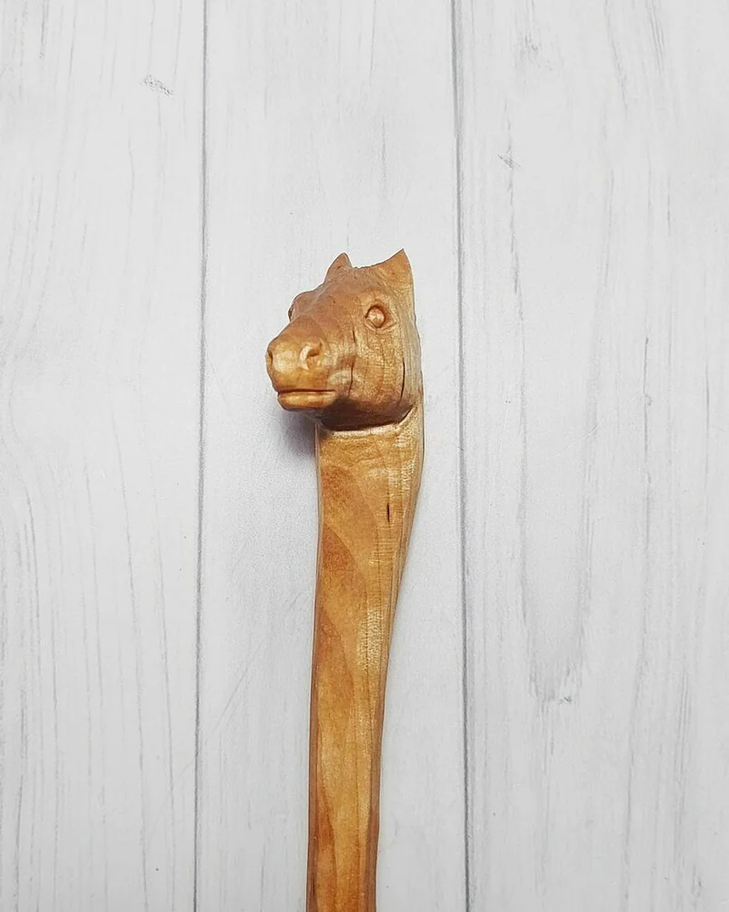 Ложка резная с конём