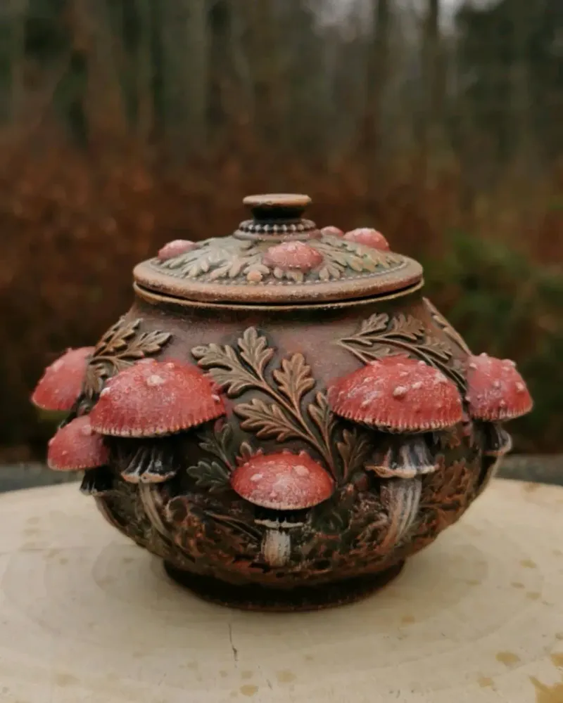 Шкатулка с мухоморами