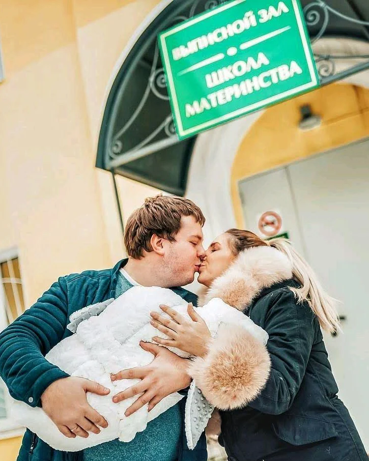 Платье для выписки из роддома — бежевый цвет