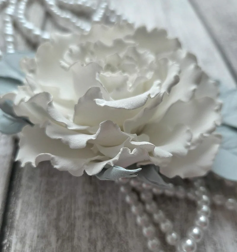 Брошь - заколка "Белая роза" из фоамирана с зажимом