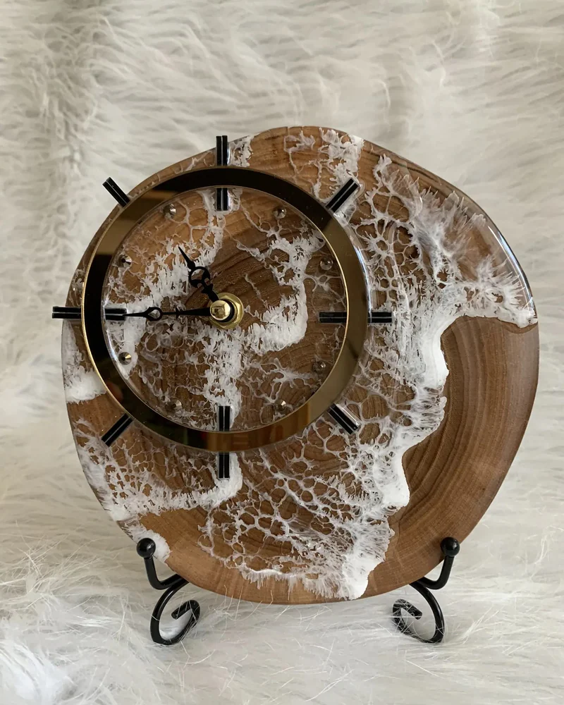 Часы настольные Морские бесшумные,18*18*1,2см, карагач, подставка, ручная работа — Морские