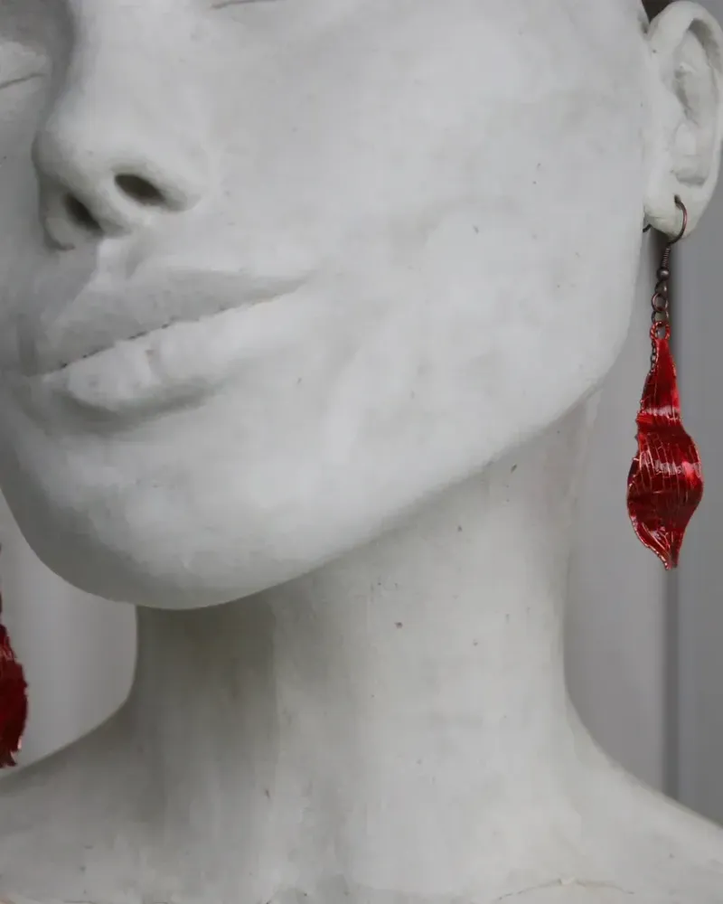 Яркие серьги из рускуса со стеклом