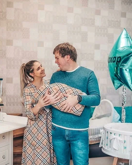 Платье для выписки из роддома — бежевый цвет