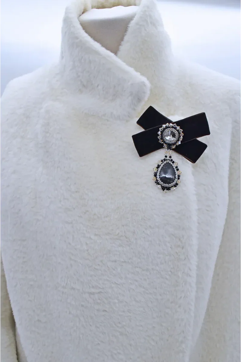 Брошь с черным агатом и Swarovski