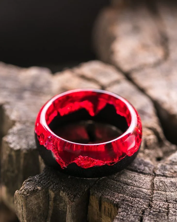 Кольцо из дерева и эпоксидной смолы Scarlet — Основной вариант