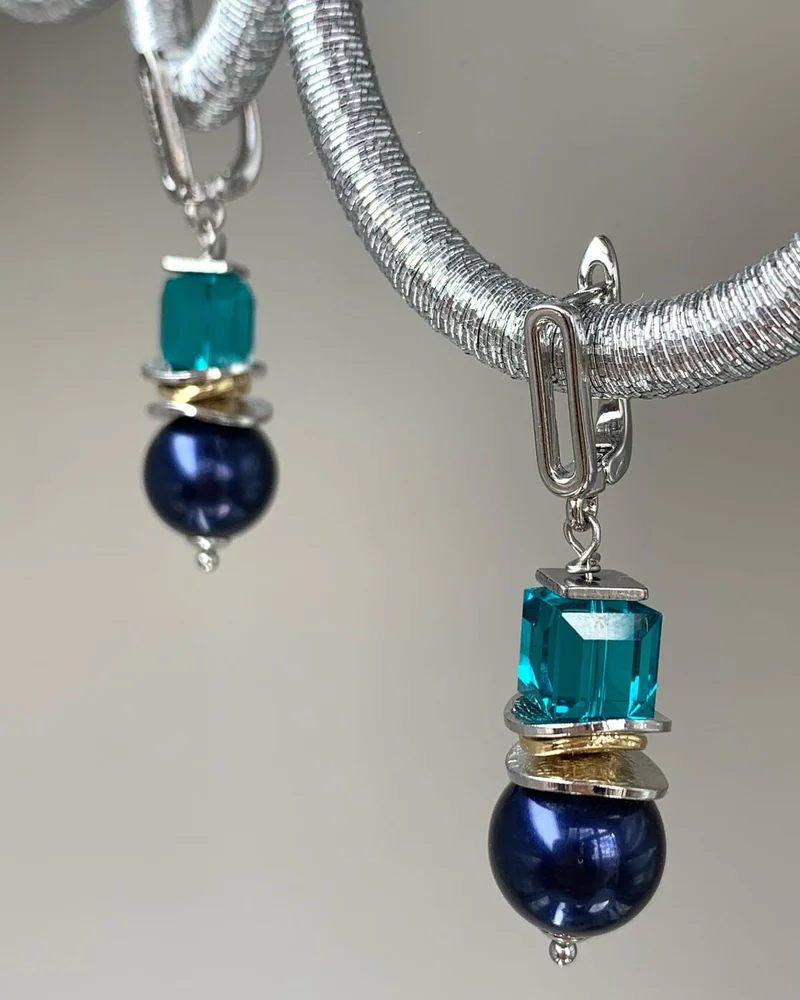 Серьги с жемчугом Preciosa и ювелирными кристаллами — Изумрудный кристалл / серебристая