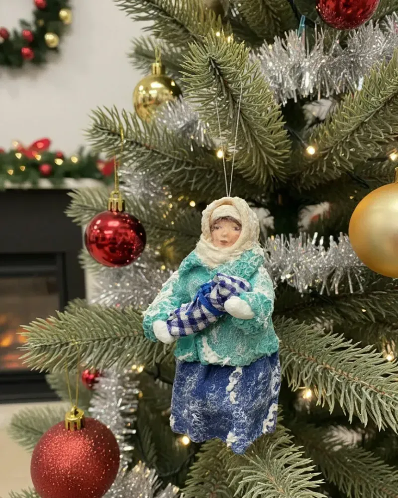 Ватная ёлочная игрушка «Кукла»