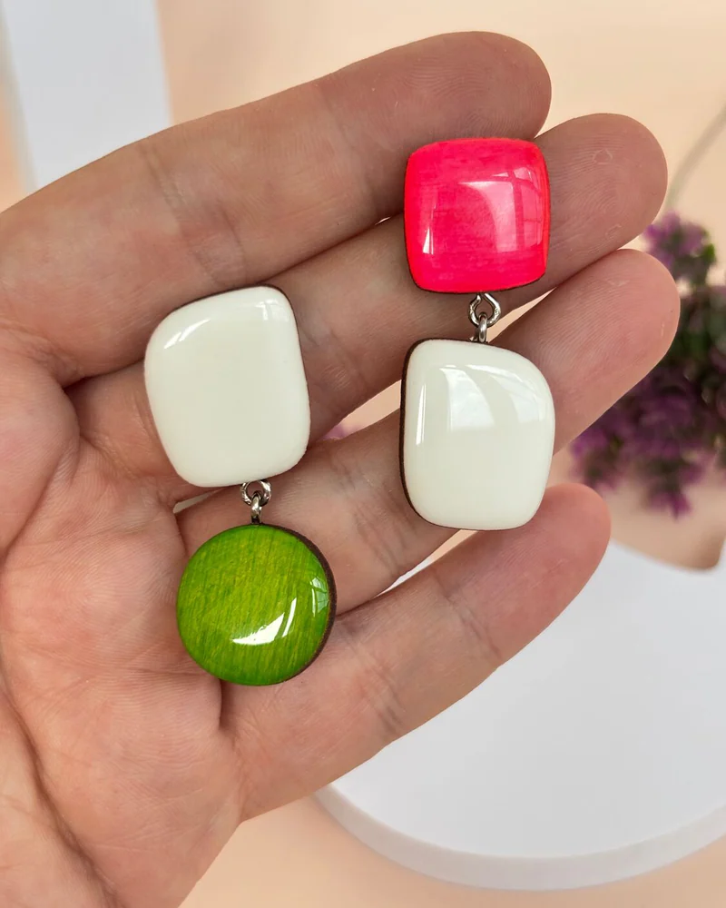 Серьги асимметричные из дерева