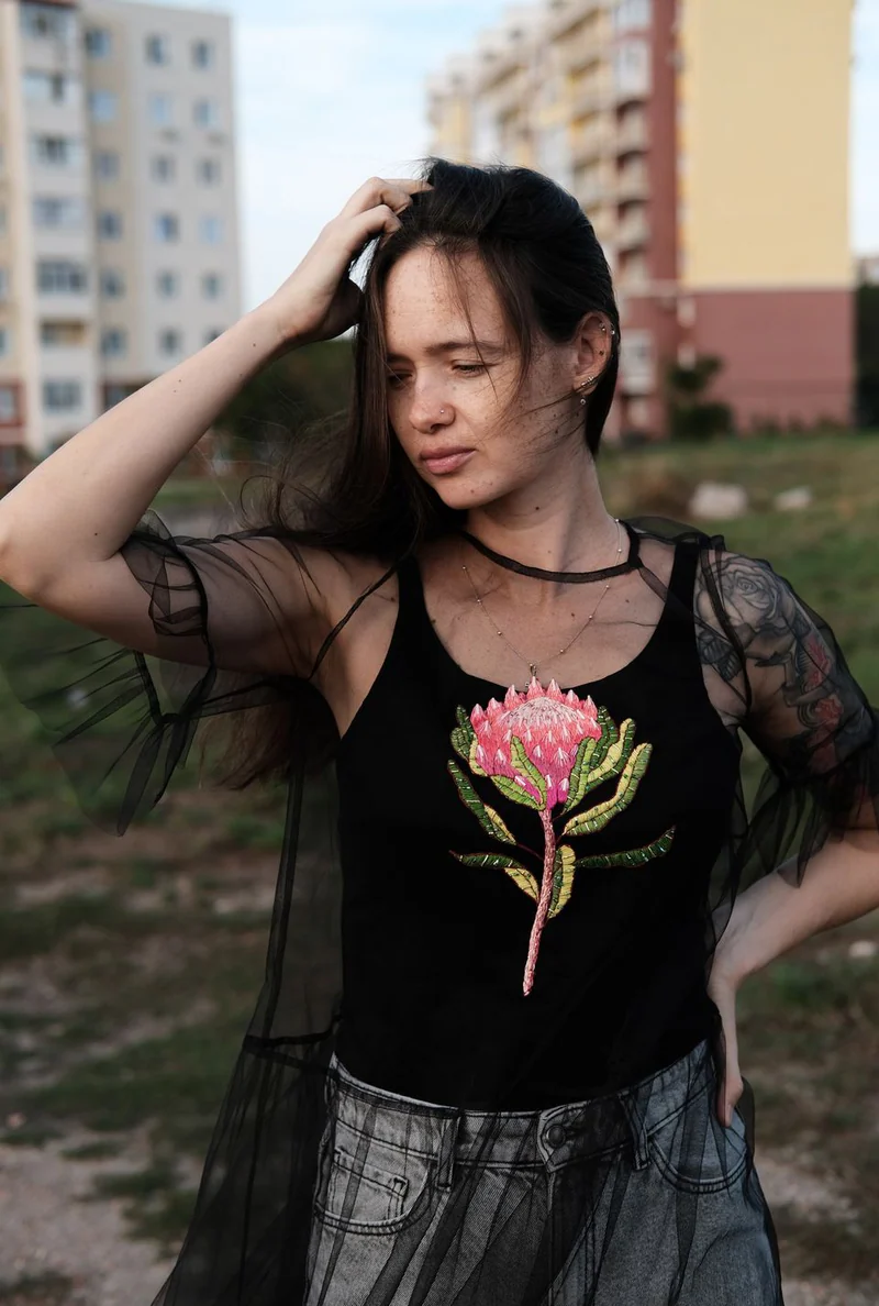 Платье из фатина с вышивкой «Протея»