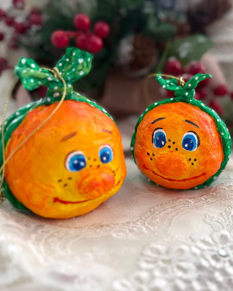 Ёлочные игрушки. Ватная игрушка Колобок — жёлтый